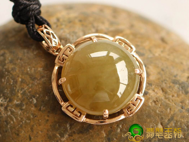 黄翡翠一般要多少钱？来掌握下这种专业知识吧！   第3张