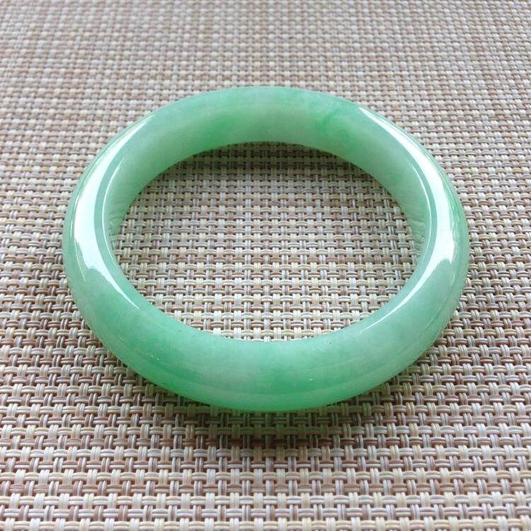 翡翠手镯的价格到底是怎样的？   第1张