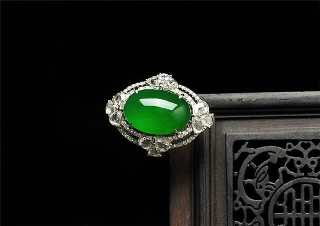 男人戴碧玉还是翡翠?两者到底有什么区别? 第1张