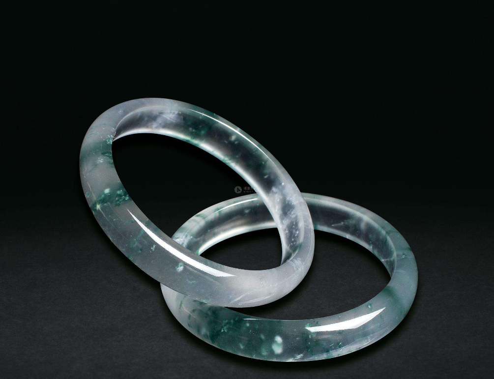 翡翠手镯有裂纹价格还会高吗？一文为你揭开答案！   第2张