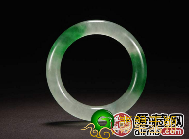 翡翠镯子怎样开展日常维护保养 翡翠镯子日常维护保养 