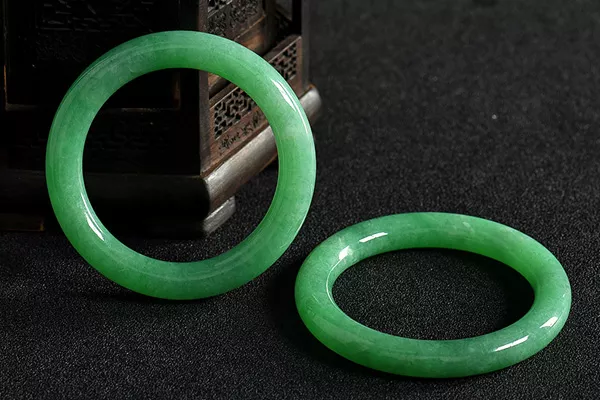 翡翠哪里鉴定更靠谱？有比较好的地方吗？   第1张