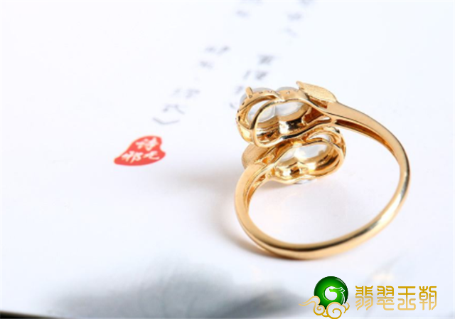 翡翠戒指能够戴着刷碗吗？大家必须注意什么？   第2张