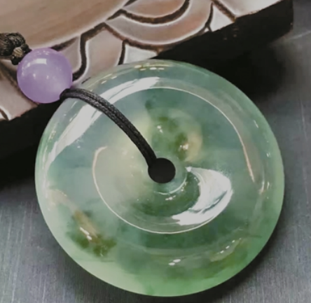 八三翡翠值钱吗 它跟普通翡翠有什么区别   第2张