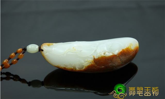 翡翠与和田玉哪个贵？它们之间又有什么区别？   第2张