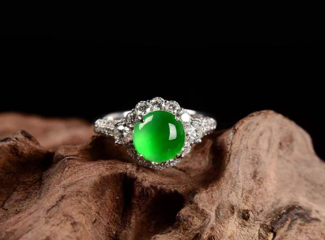 翡翠戒面价格，翡翠戒面价格影响因素！   第1张