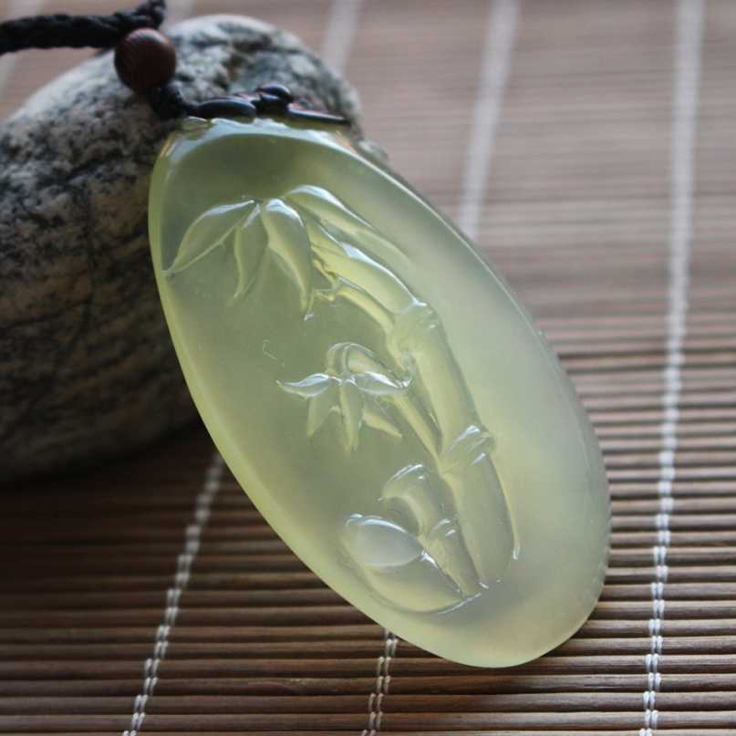 中国四大名玉之一的岫玉，它和翡翠差得有多远？   第1张