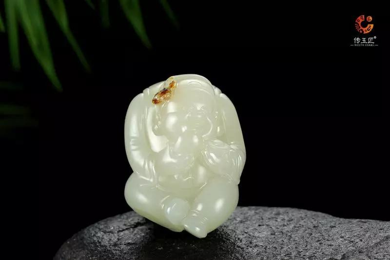 翡翠和和田玉哪个养人 翡翠和和田玉的区别   第2张