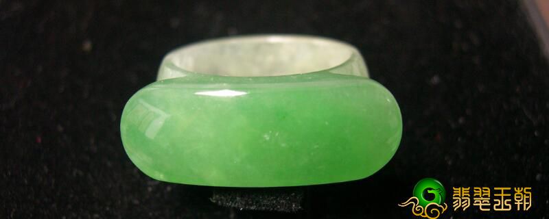 翡翠手镯如何去挑选？怎么样去选购翡翠手镯   第1张