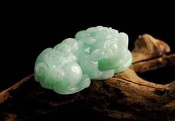 怎么给翡翠貔貅开运 翡翠貔貅开运的方法和步骤 