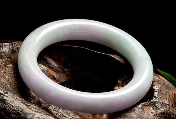 今年的翡翠价格到底怎么样啊  答案竟然出乎所有人的预料   第1张