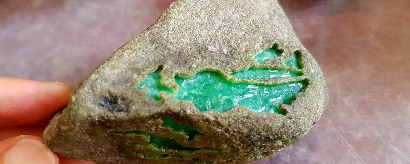 翡翠原石为什么会有皮 翡翠原石外壳怎么去掉   第1张