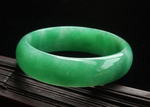 满绿糯种翡翠手镯价格高吗?一文带你认识它! 第1张