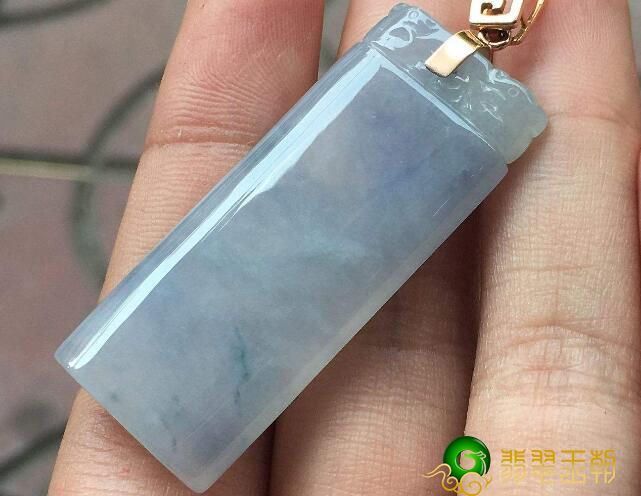 翡翠平安无事牌的喻意和文化底蕴是啥？如何配戴翡翠平安无事牌？   第2张