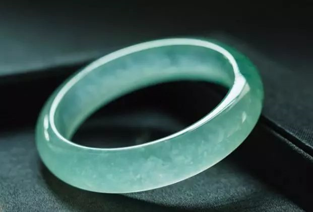 如何鉴别翡翠好坏  鉴别的方法 