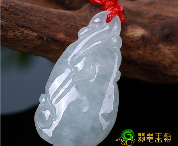 怎样才能挑到优秀品质的翡翠项链吊坠？自然是根据外型了！   第2张