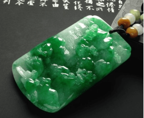 翡翠牌子上都有什么？糯冰种翡翠牌子价格到底如何？   第1张