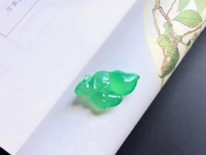 松鼠翡翠项链吊坠   第3张