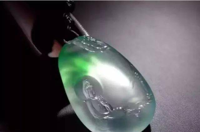 
哪些的翡翠好？陪你领略到翡翠之美！
   第1张