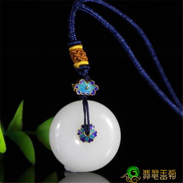 新疆和田玉翡翠平安扣价钱高吗？讲下怎样选择高品质新疆和田玉翡翠平安扣！   第1张