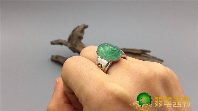 男性翡翠戒指样式有什么？扒一扒它有哪些喻意！   第2张