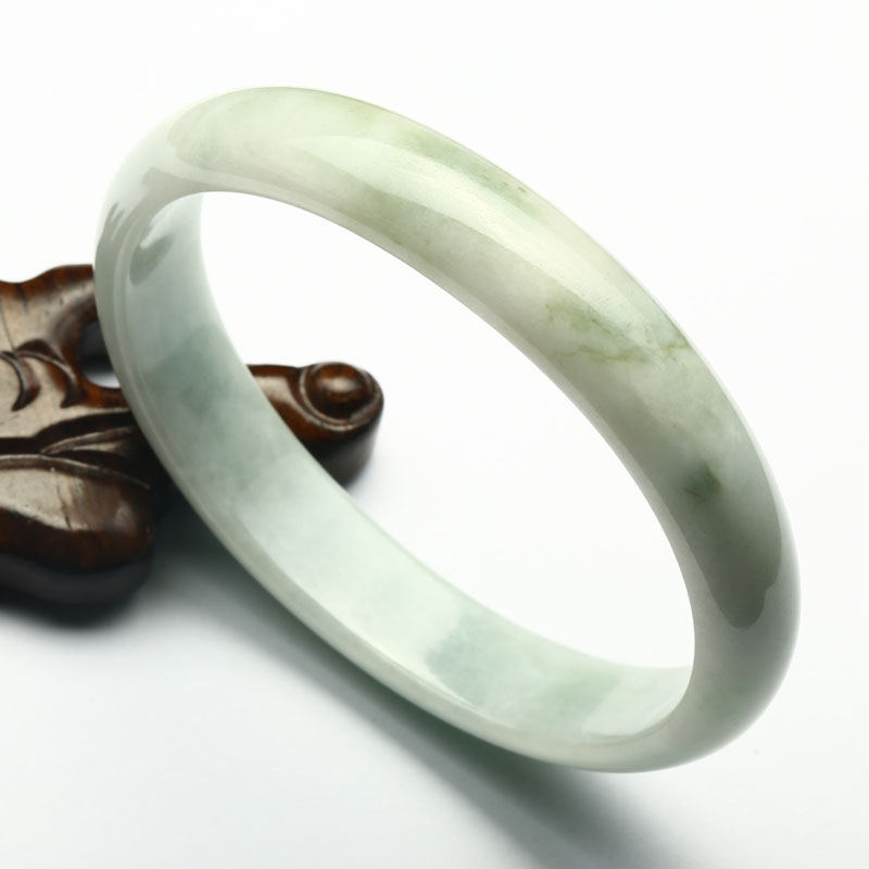 翡翠手镯专卖在哪里  寻找专卖翡翠手镯店铺进行购买   第1张