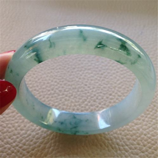 冰糯种翡翠手镯价格高吗？谨记购买注意事项！   第3张