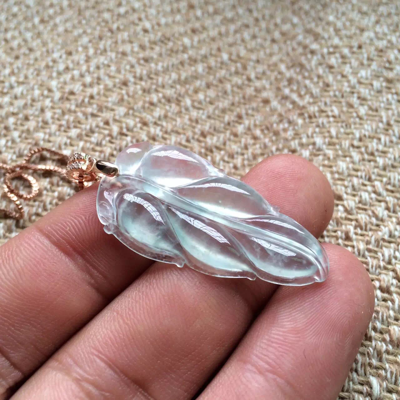 翡翠的透明度越高越值钱吗？影响翡翠透明度的因素有哪些？   第1张