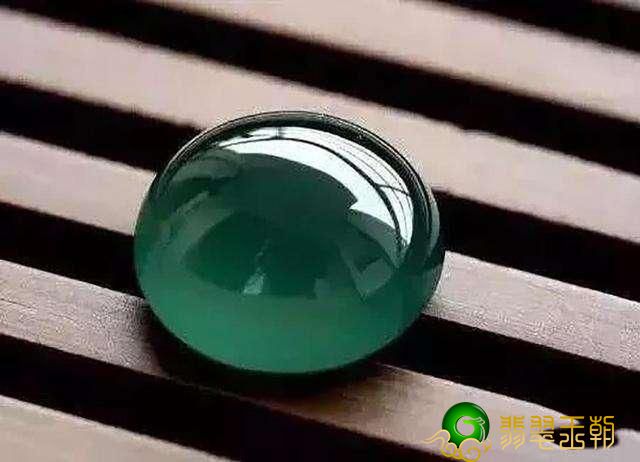 高品质翡翠有什么特点 高品质翡翠的特性有什么 