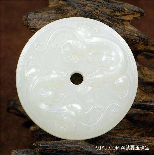 新疆和田玉和翡翠哪一个更强，如何辨别差别？ 