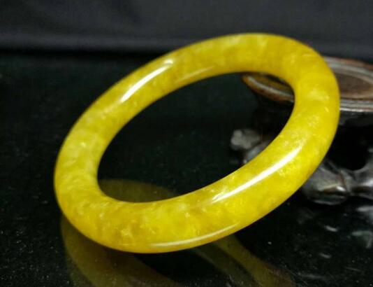 黄翡翠手镯到底值钱吗 与绿翡翠相比如何 第2张