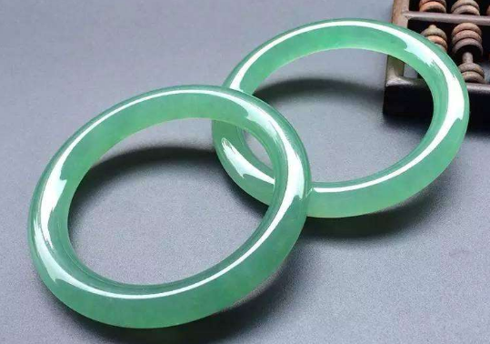 翡翠晴底是什么意思 翡翠的种和底有什么区别   第4张