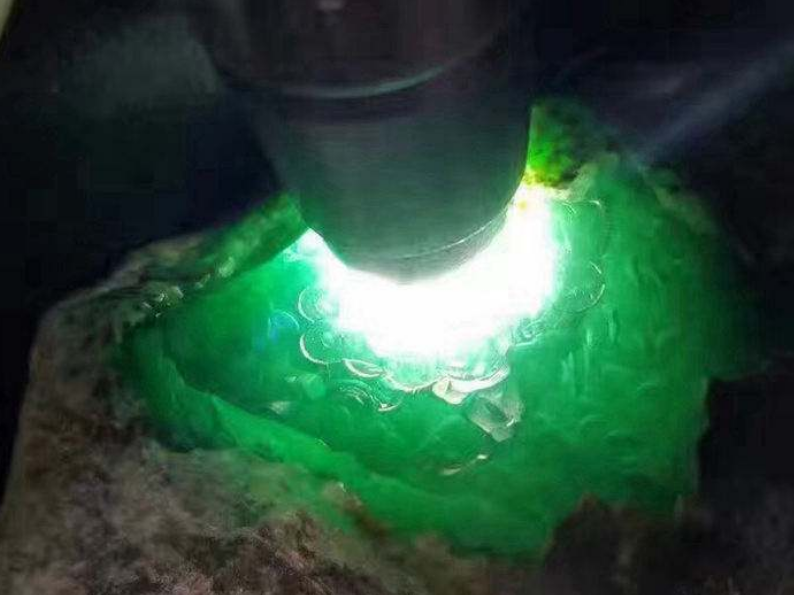 如何辨别翡翠翡翠原石？ 