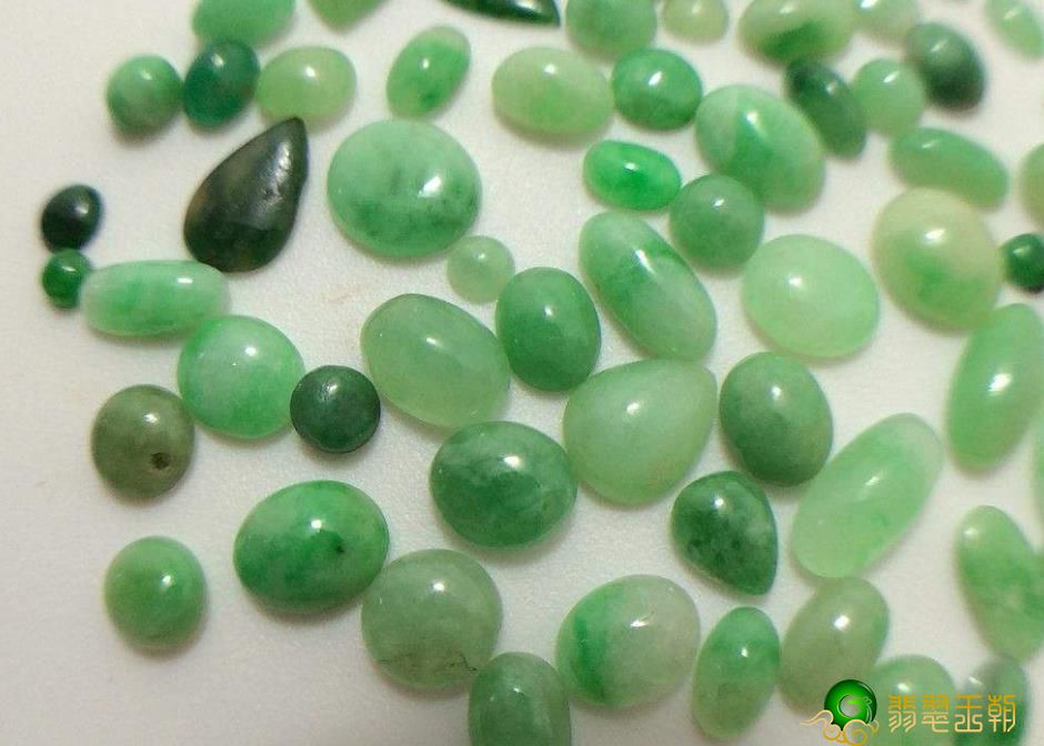 翡翠颜色分类的依据有什么？翡翠究竟有多少种颜色？   第1张