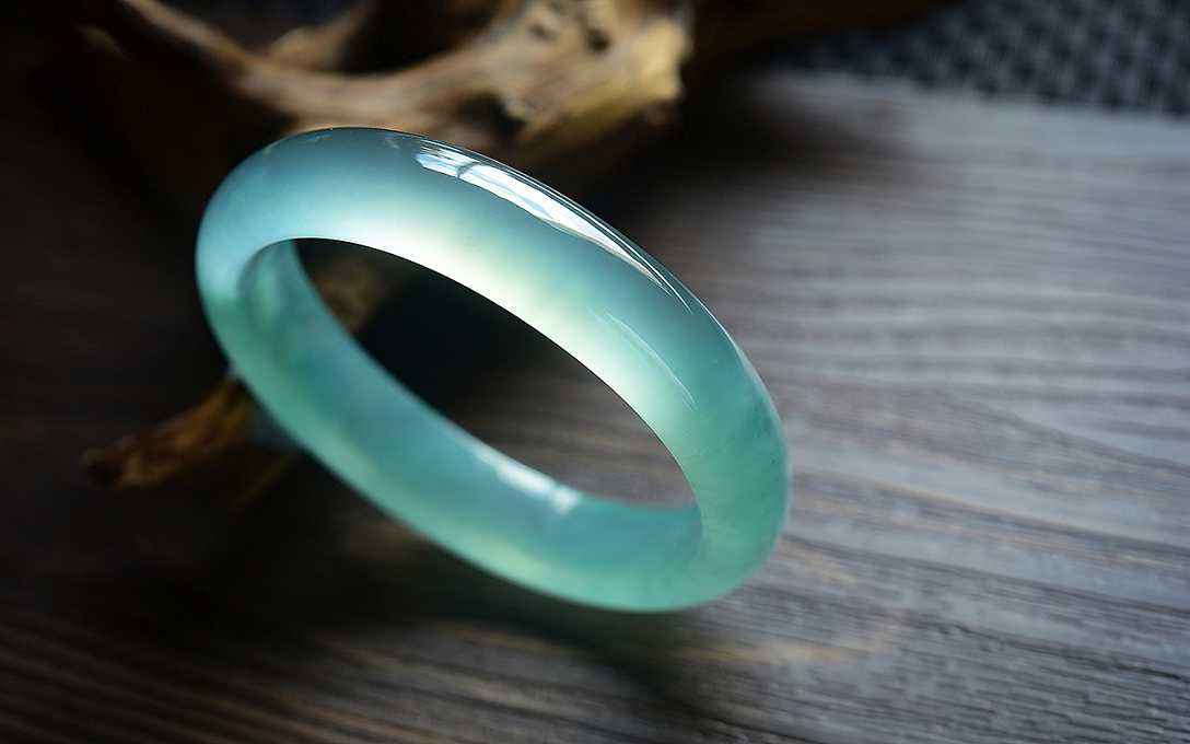 翡翠如何维护保养才最好是？翡翠为何必须维护保养？   第2张