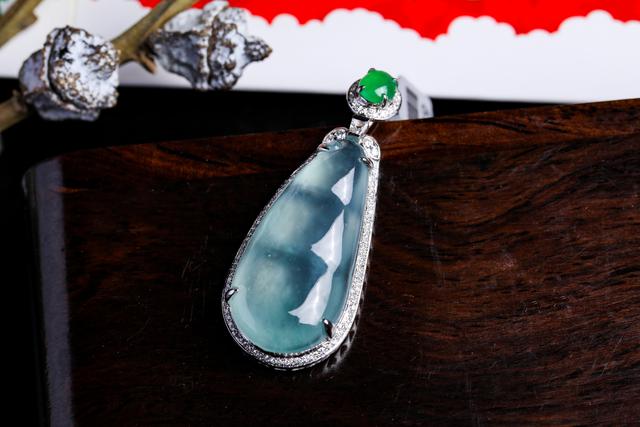 搞不清翡翠是“越长越丑”了,還是“变异”了,还如何继续玩翡翠? 第2张