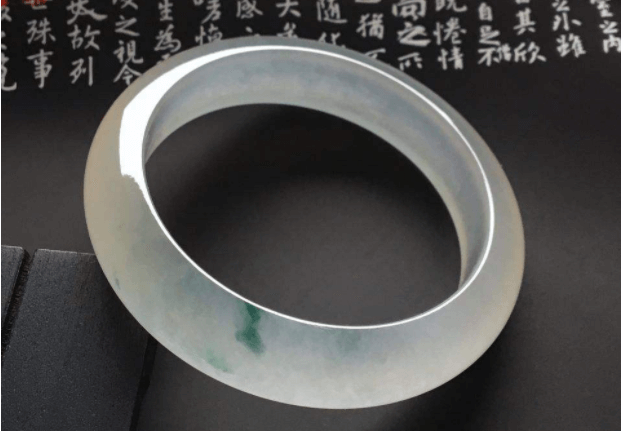 怎么区分玻璃种翡翠和冰种翡翠？它们之间的价格有什么差别？   第2张
