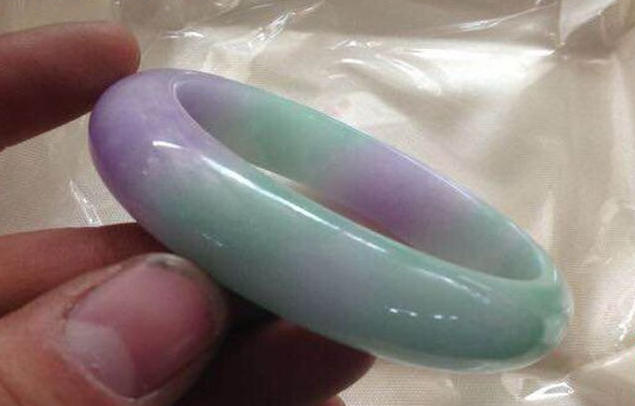 怎样评定翡翠镯子的真伪？   第2张