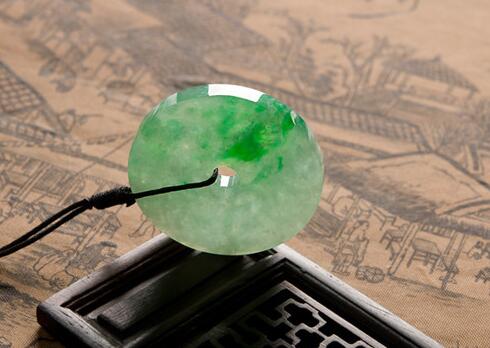 经常佩戴翡翠手镯的作用有哪些 保证让你大吃一惊 第1张