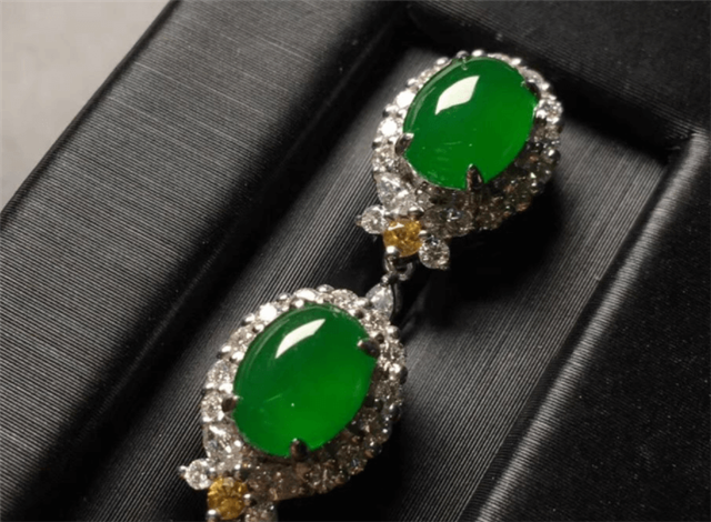 帝王绿翡翠价格高吗？牢记它是艺术品！   第1张