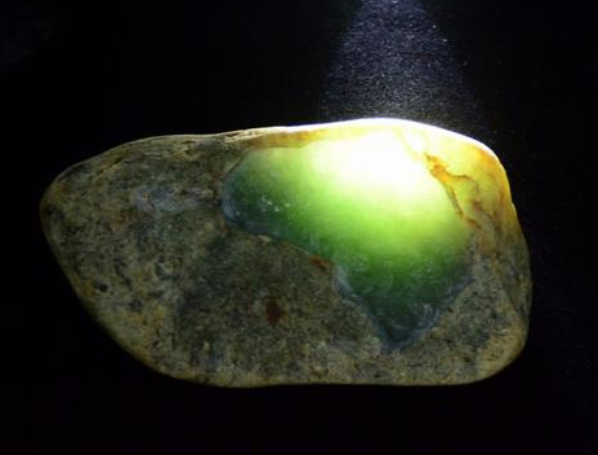 如何选翡翠原石 挑选翡翠原石的基本原则   第1张