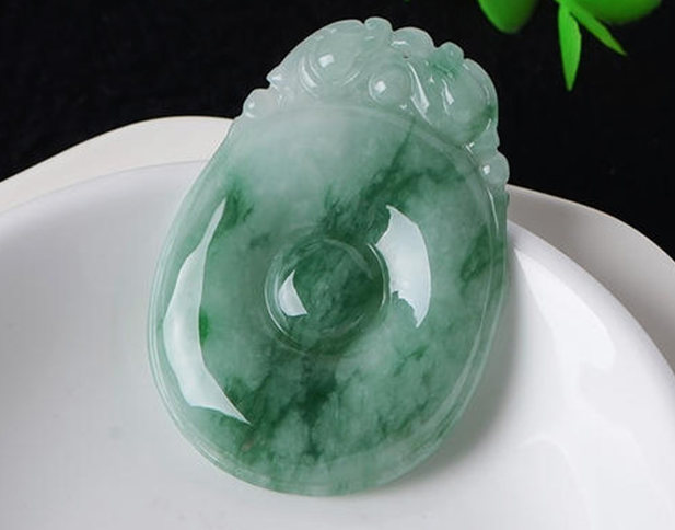 冰糯种飘花翡翠市场价一般是多少钱   第2张