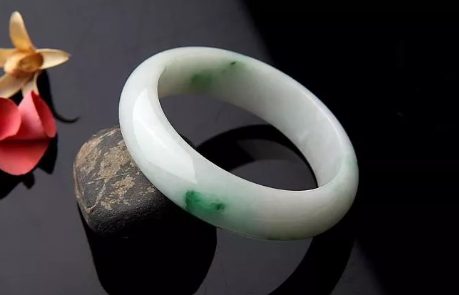 翡翠如何保养 翡翠保养这四大技巧需掌握   第2张