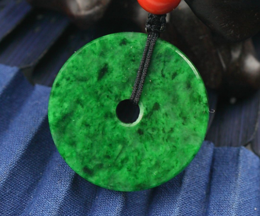 翡翠干青市场价格 翡翠干青的市场价值如何   第2张