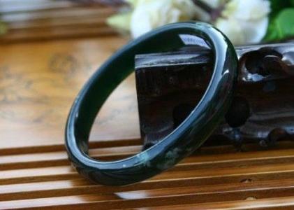 什么是墨玉 什么样的墨玉好   第1张