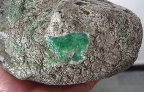 翡翠原石市场价格多少 翡翠原石市场报价 第1张