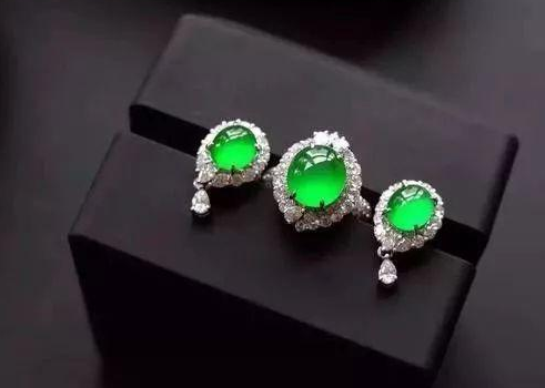 图文并茂教你翡翠的鉴别方法，方法挺牛，你知道吗？   第1张