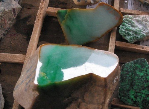 缅甸翡翠矿区 缅甸翡翠六大著名矿区   第2张