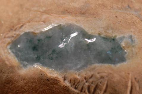 技术贴：无色玻璃种翡翠原石鉴定方法   第1张