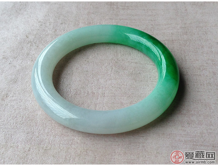 怎么辨别白底青翡翠真假 